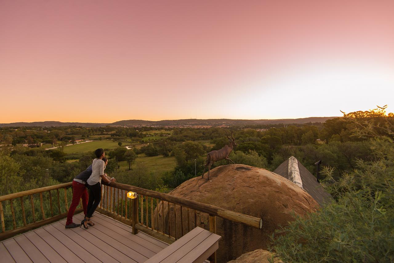 Amadwala Lodge Roodepoort Bagian luar foto