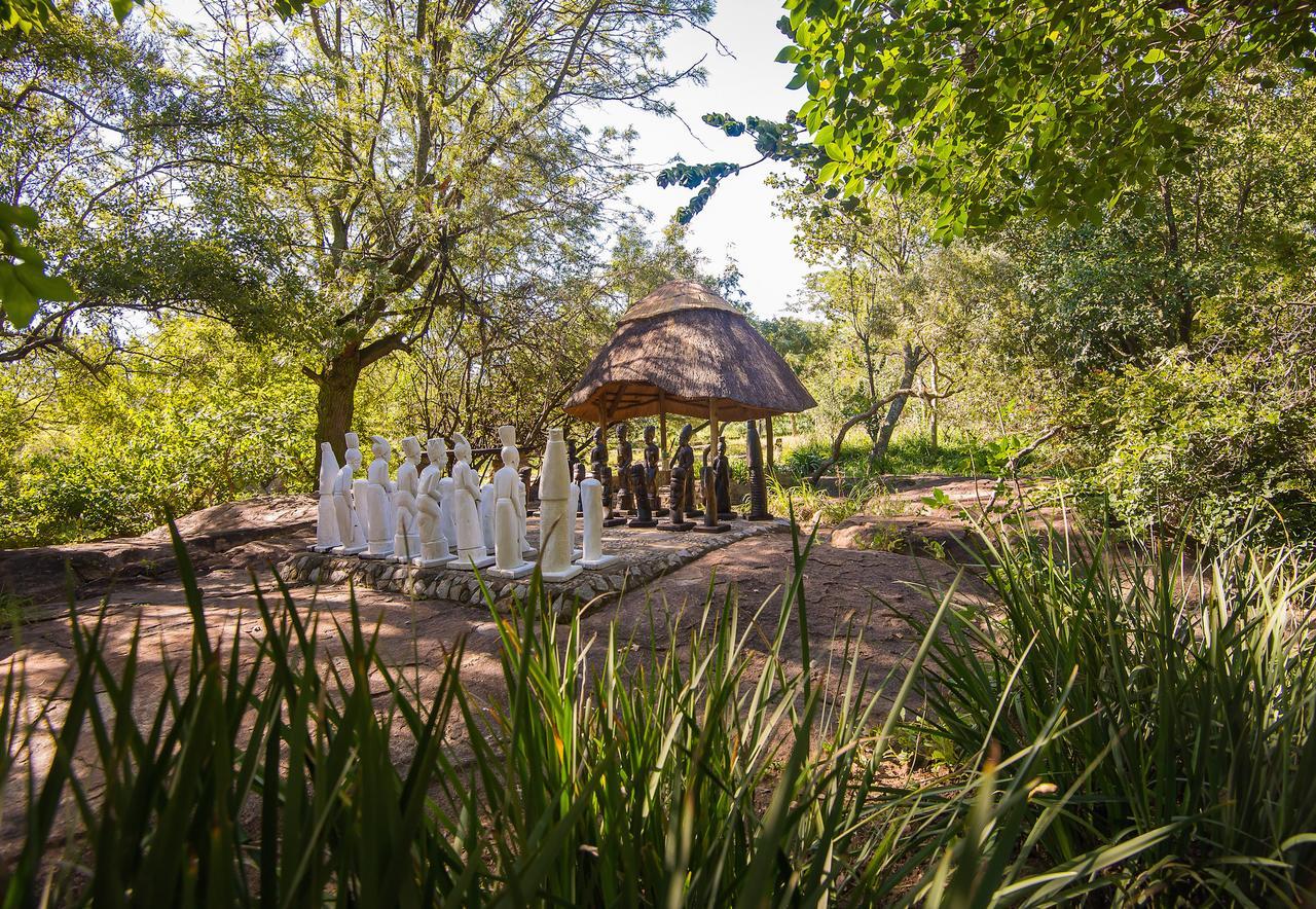 Amadwala Lodge Roodepoort Bagian luar foto