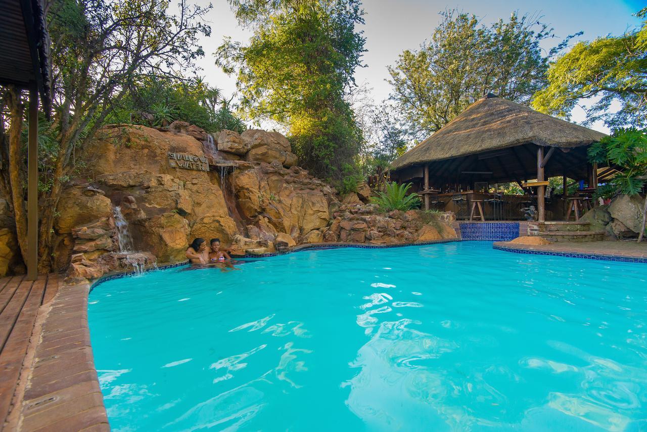 Amadwala Lodge Roodepoort Bagian luar foto