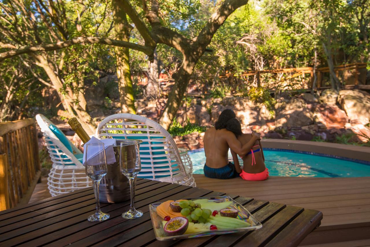 Amadwala Lodge Roodepoort Bagian luar foto