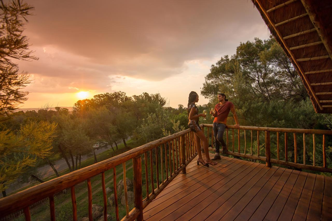 Amadwala Lodge Roodepoort Bagian luar foto