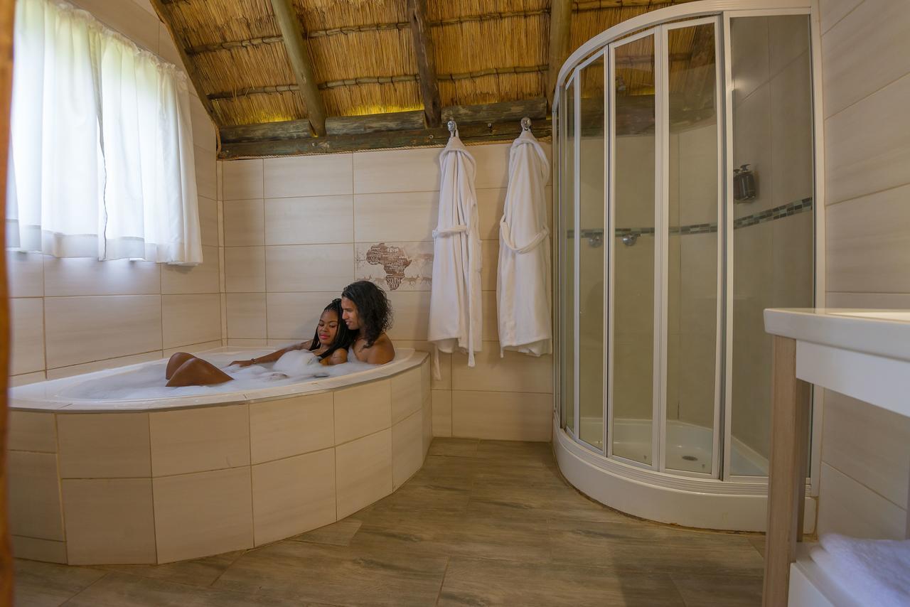 Amadwala Lodge Roodepoort Bagian luar foto