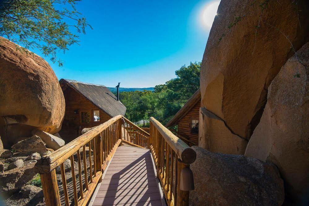 Amadwala Lodge Roodepoort Bagian luar foto